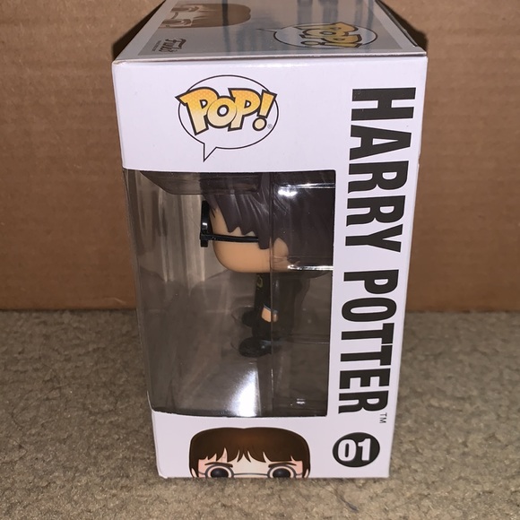 Harry Potter Funko Pop #01 Collectible Figure - Picture 3 of 7